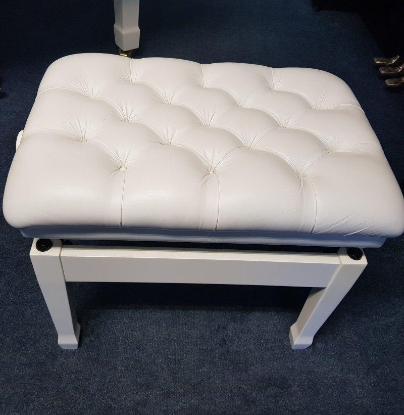 Yamaha C3 grand Piano in white polyester – Gallery image – Roberts Pianos Oxford