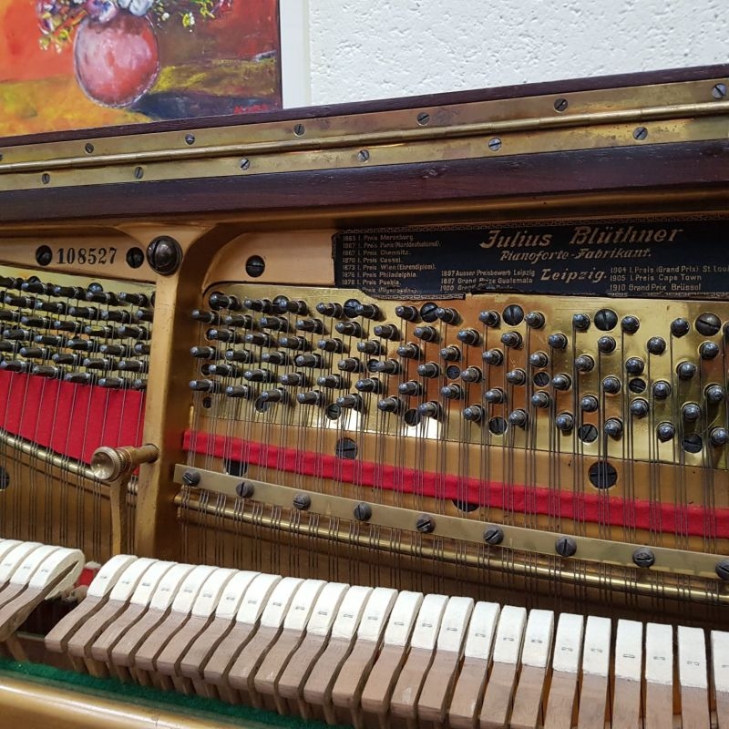 Bluthner upright Piano in mahogany – Gallery image – Roberts Pianos Oxford