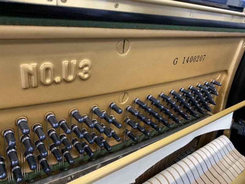 Yamaha U3G upright Piano in Bright black – Gallery image – Roberts Pianos Oxford