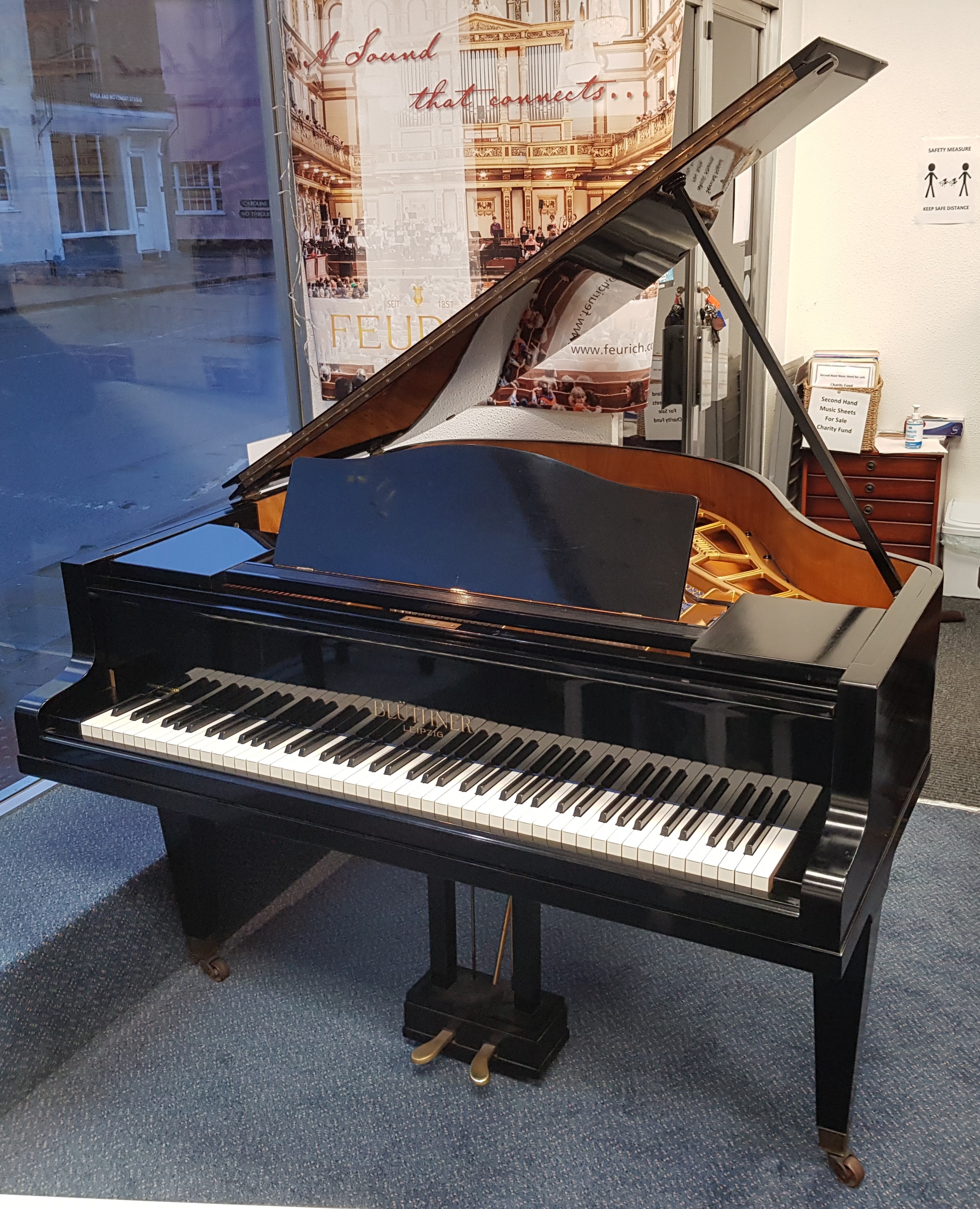 Bluthner IV (4) grand Piano in black – Gallery image – Roberts Pianos Oxford