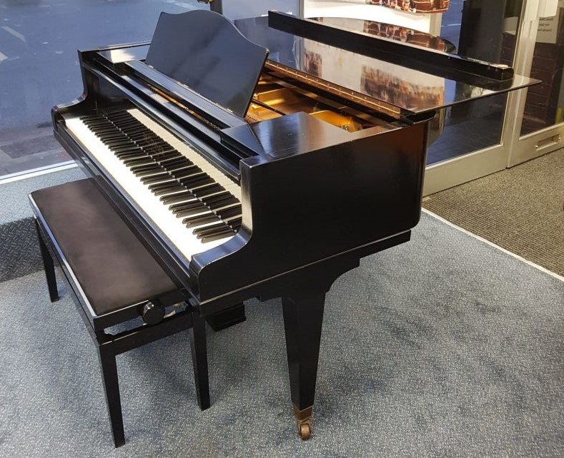 Bluthner IV (4) grand Piano in black – Gallery image – Roberts Pianos Oxford