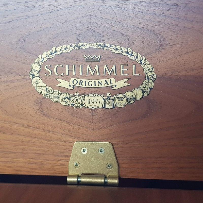 Schimmel 112 upright Piano in walnut – Gallery image – Roberts Pianos Oxford