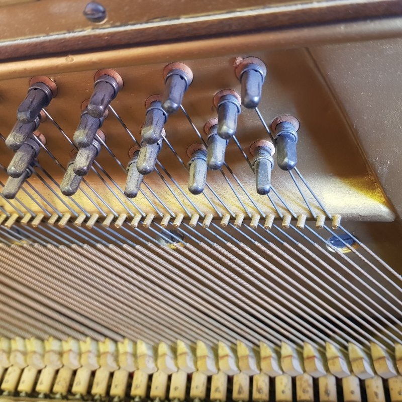 Welmar upright Piano in mahogany – Gallery image – Roberts Pianos Oxford