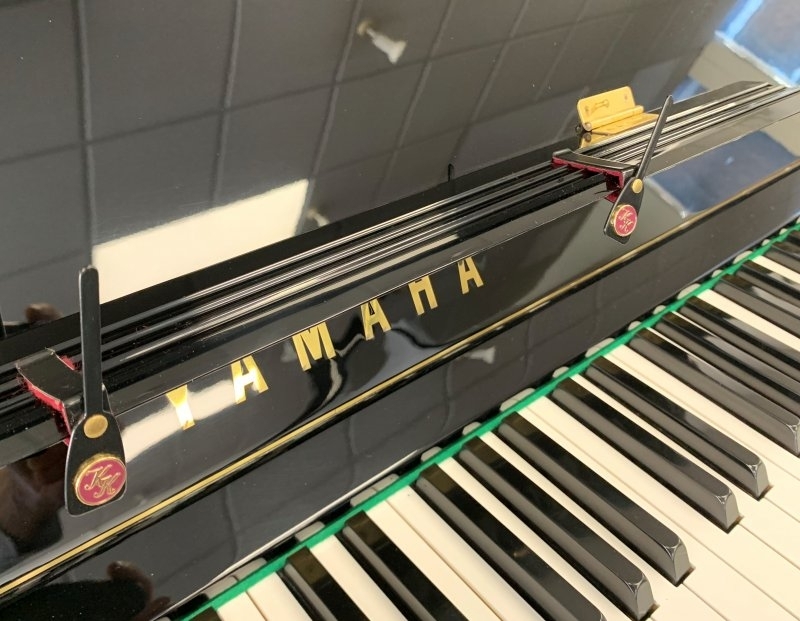 Yamaha U3G upright Piano in Black – Gallery image – Roberts Pianos Oxford