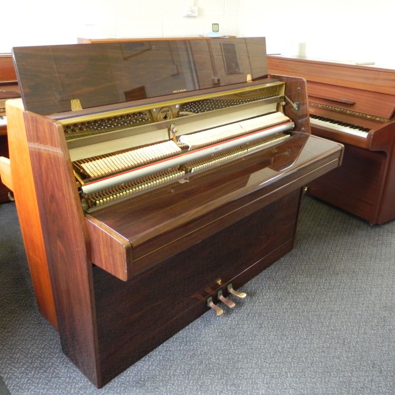 Welmar upright Piano in walnut polished – Gallery image – Roberts Pianos Oxford