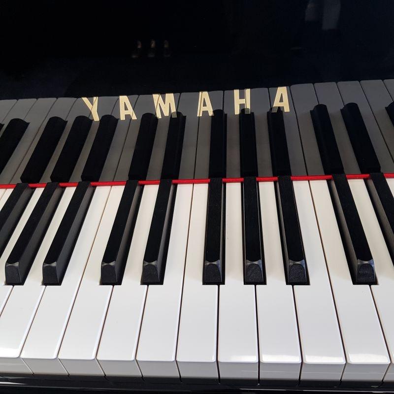 Yamaha C2M grand Piano in black – Gallery image – Roberts Pianos Oxford