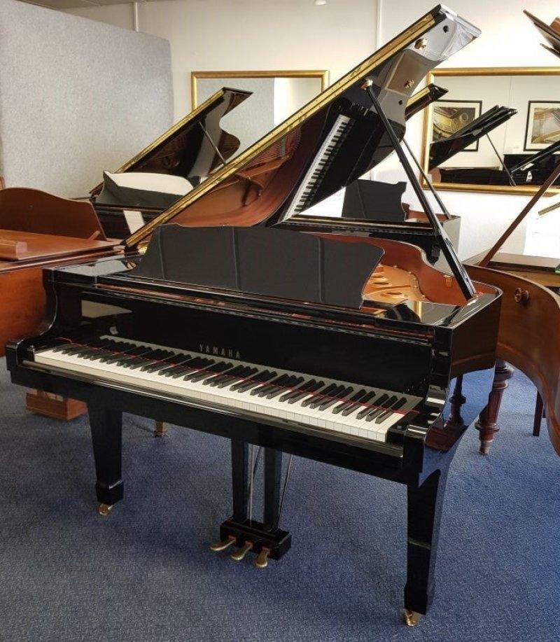 Yamaha C2M grand Piano in black – Featured image – Roberts Pianos Oxford