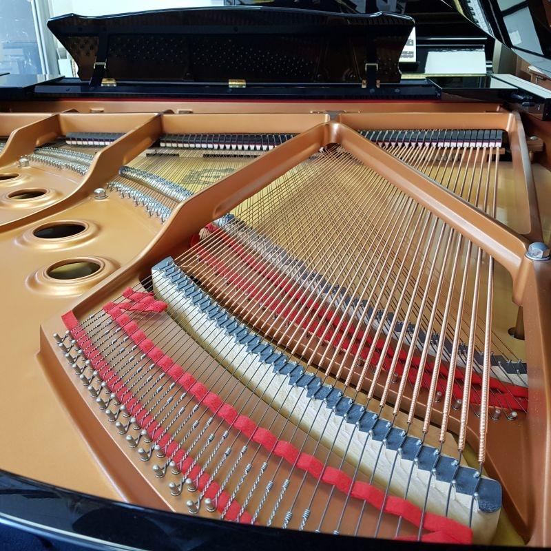 Yamaha C2M grand Piano in black – Gallery image – Roberts Pianos Oxford