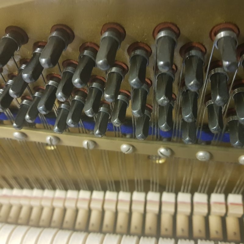 Welmar upright Piano in mahogany – Gallery image – Roberts Pianos Oxford