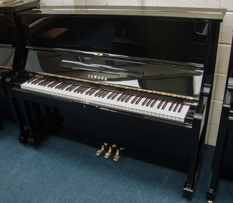 Yamaha U1G