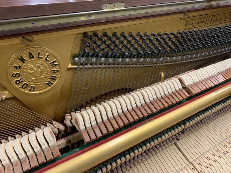 Gors & Kallmann 118 upright Piano in mahogany – Gallery image – Roberts Pianos Oxford