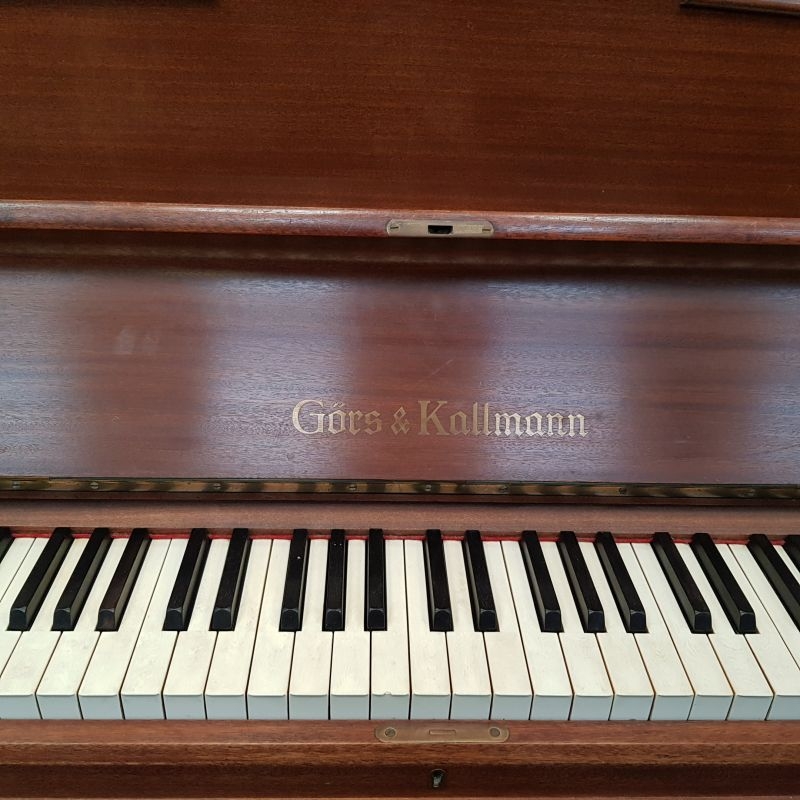 Gors & Kallmann 118