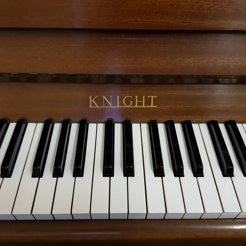 Knight upright Piano in Mahogany – Gallery image – Roberts Pianos Oxford