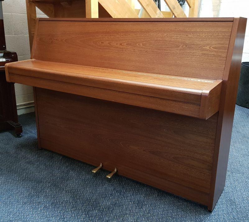 Yamaha upright Piano in Mahogany – Gallery image – Roberts Pianos Oxford