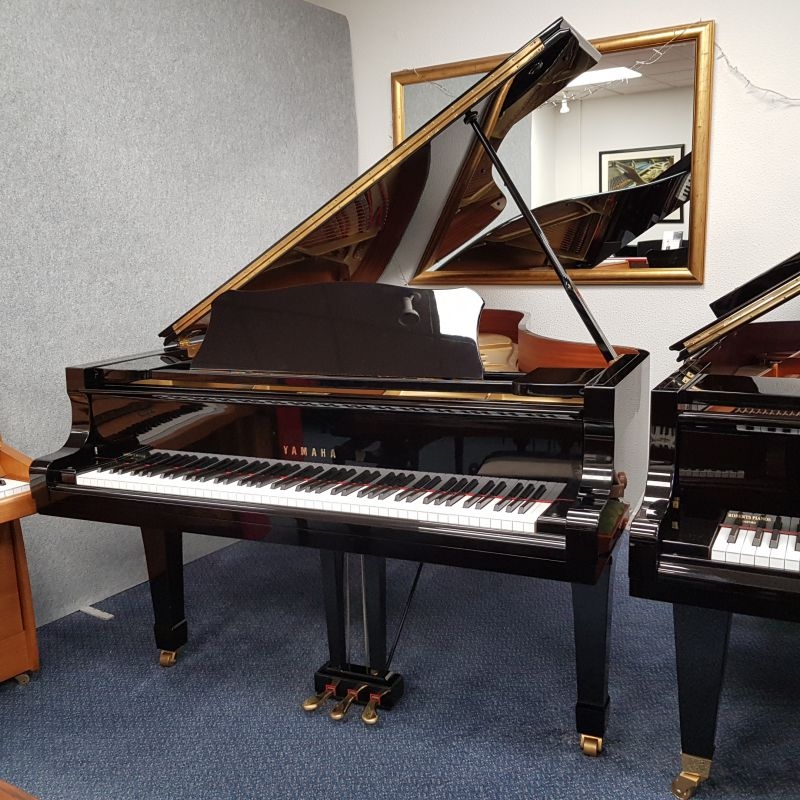 Yamaha C7