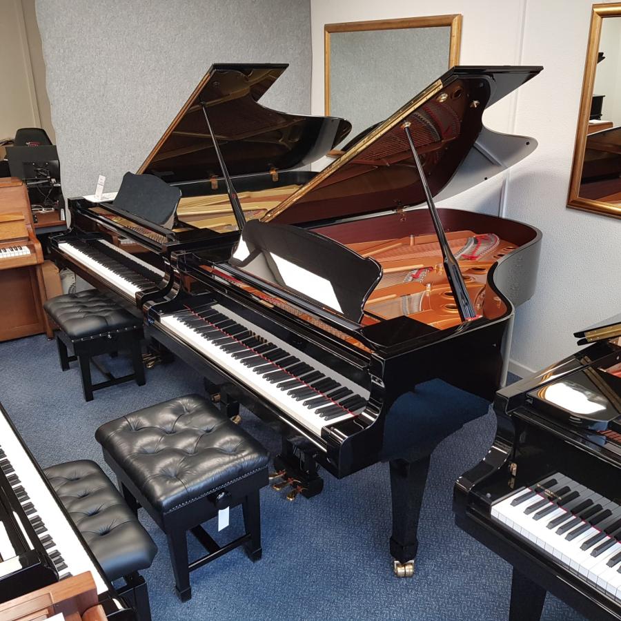 Yamaha S6 grand Piano in bright black – Gallery image – Roberts Pianos Oxford