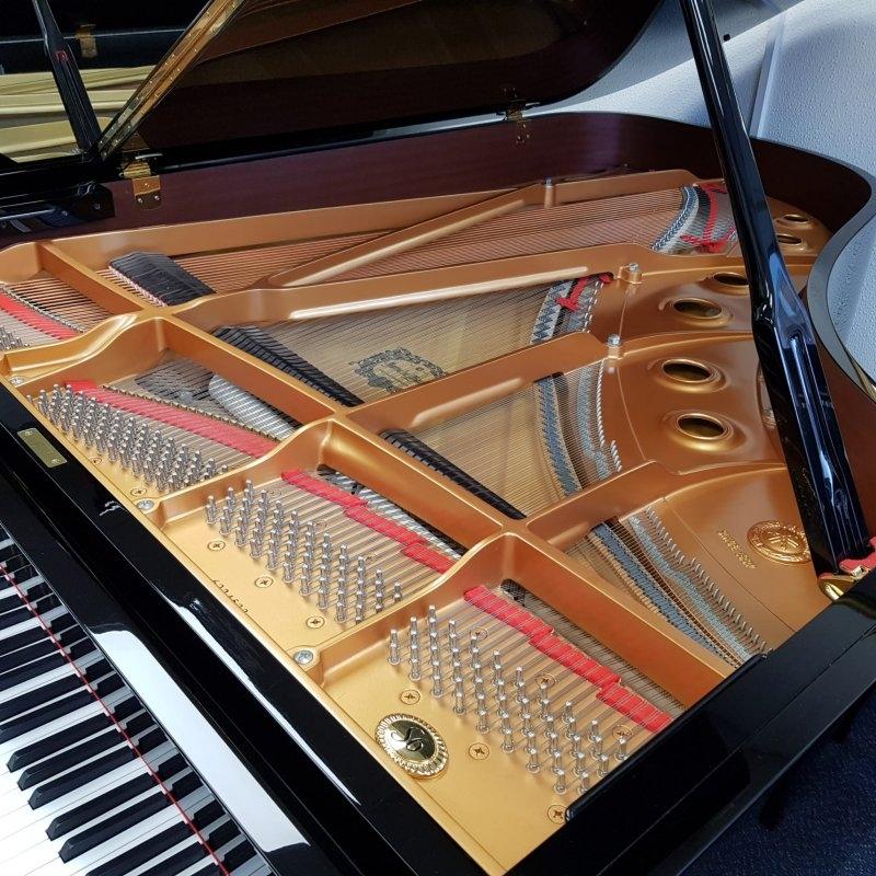 Yamaha S6 grand Piano in bright black – Gallery image – Roberts Pianos Oxford