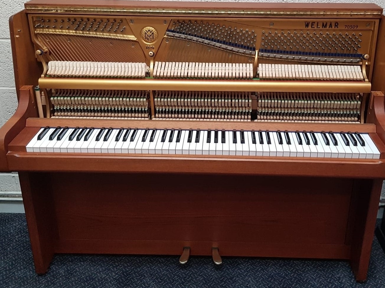 Welmar upright Piano in rosewood – Gallery image – Roberts Pianos Oxford