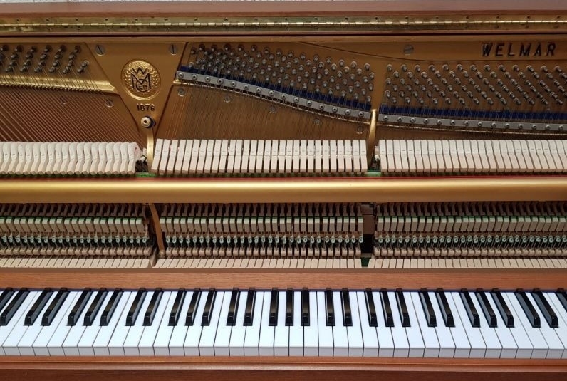 Welmar upright Piano in rosewood – Gallery image – Roberts Pianos Oxford