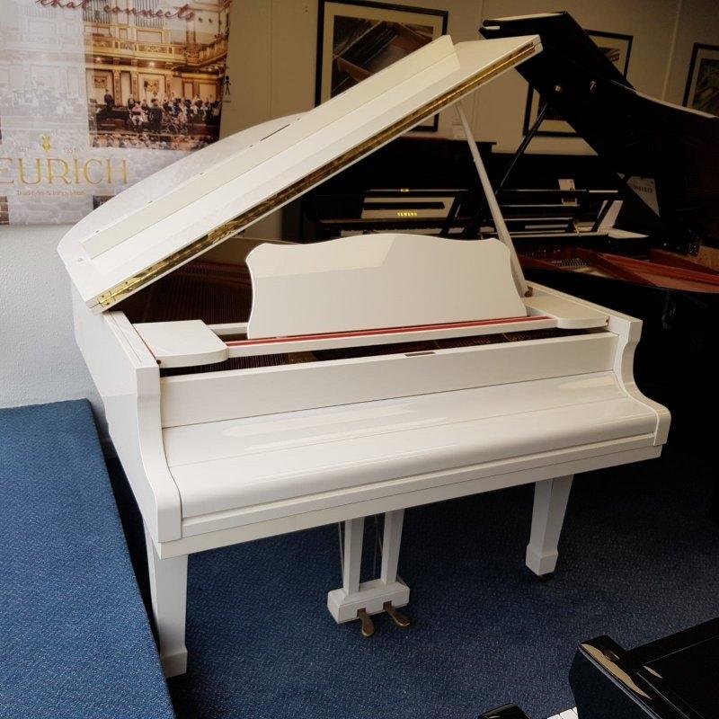 Yamaha G2 grand Piano in bright white – Gallery image – Roberts Pianos Oxford