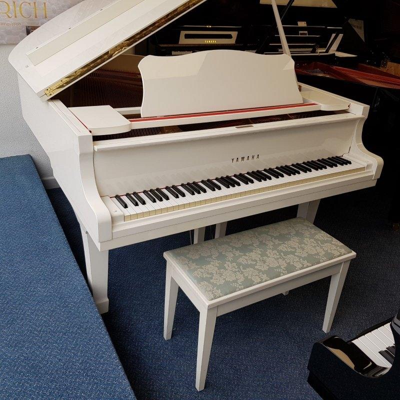 Yamaha G2 grand Piano in bright white – Gallery image – Roberts Pianos Oxford