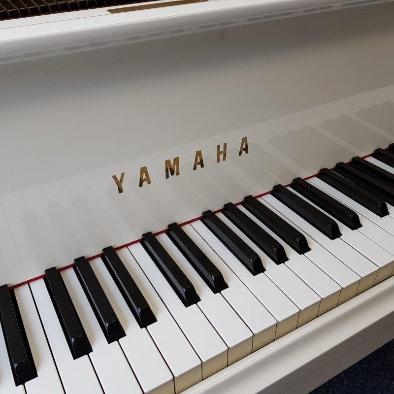Yamaha G2 grand Piano in bright white – Gallery image – Roberts Pianos Oxford