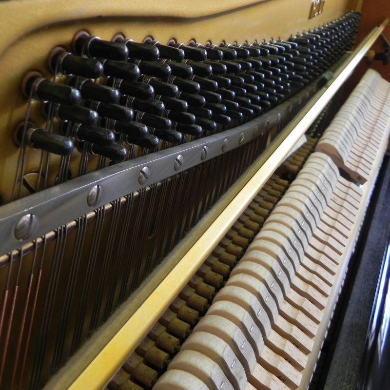 Yamaha U1G upright Piano in Black – Gallery image – Roberts Pianos Oxford