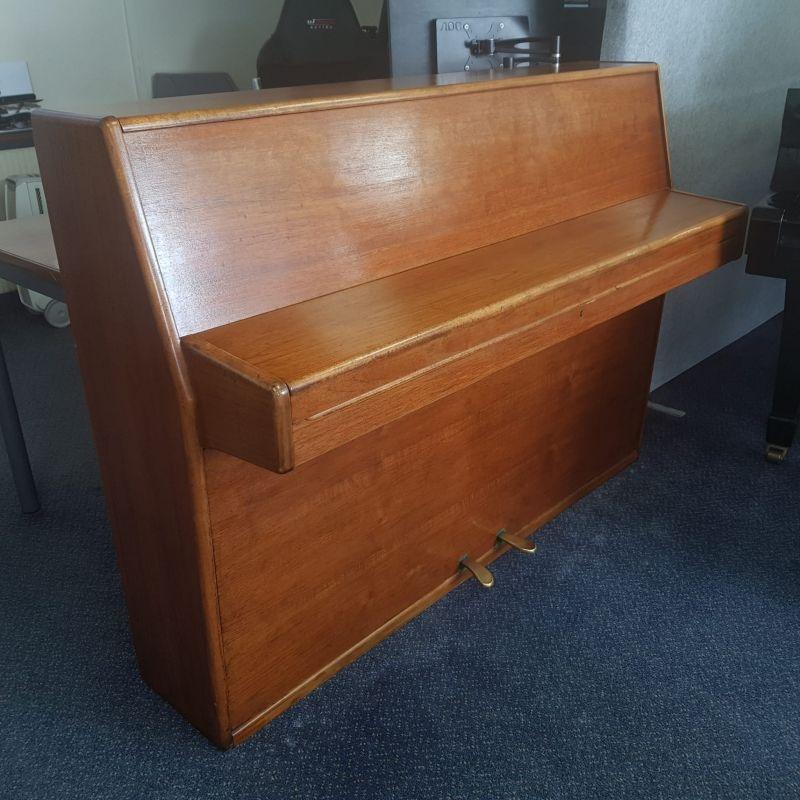 Welmar upright Piano in Walnut – Gallery image – Roberts Pianos Oxford