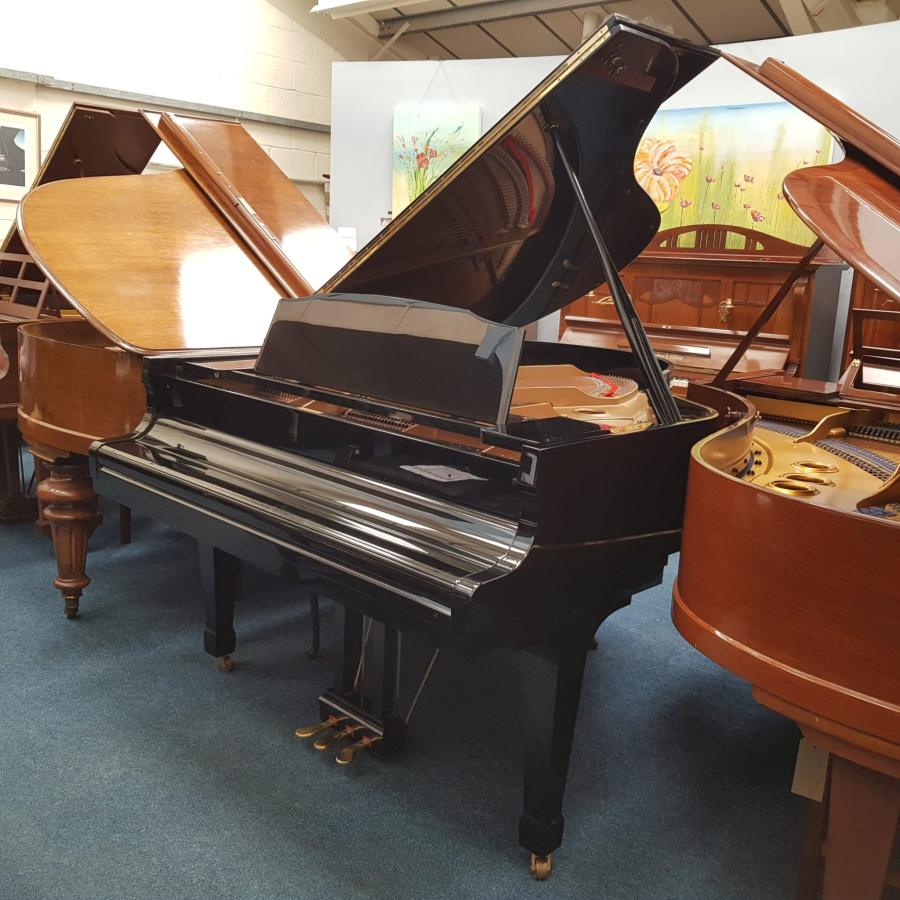 Kawai GS-30 grand Piano in black – Gallery image – Roberts Pianos Oxford