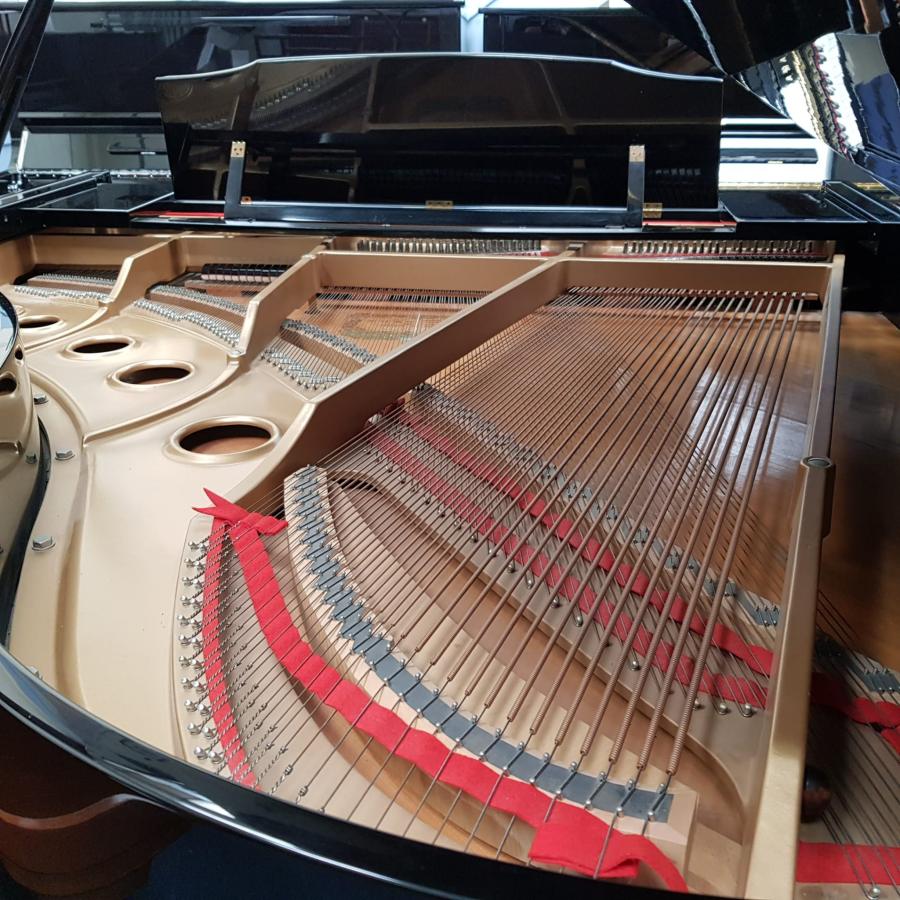 Kawai GS-30 grand Piano in black – Gallery image – Roberts Pianos Oxford