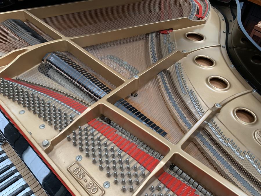 Kawai GS-30 grand Piano in black – Gallery image – Roberts Pianos Oxford