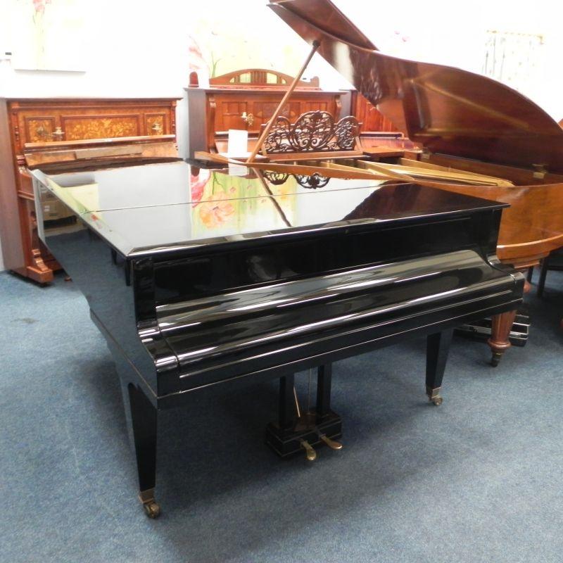 Bluthner Style VIII grand Piano in bright black – Gallery image – Roberts Pianos Oxford