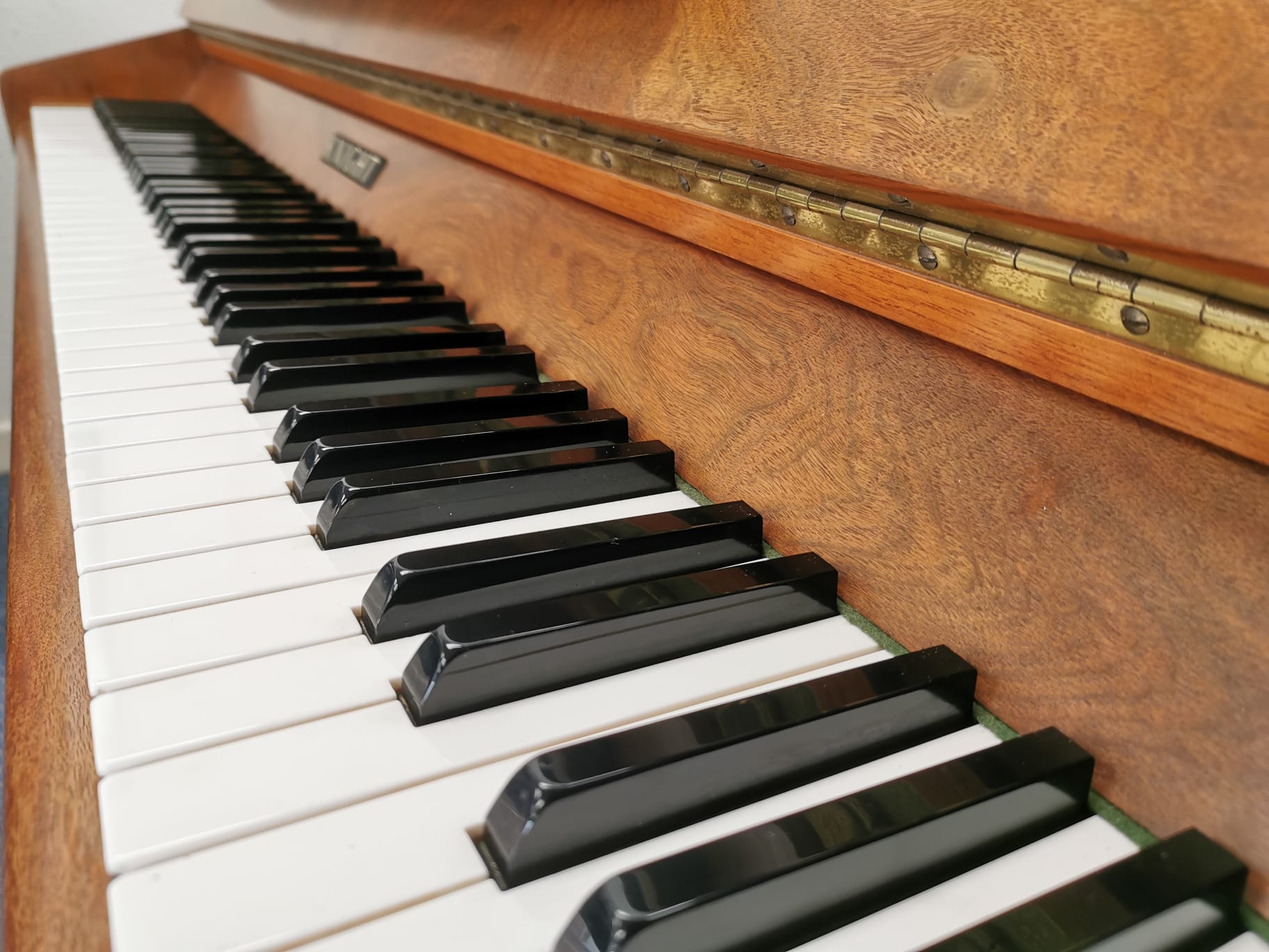 Knight upright Piano in Walnut – Gallery image – Roberts Pianos Oxford