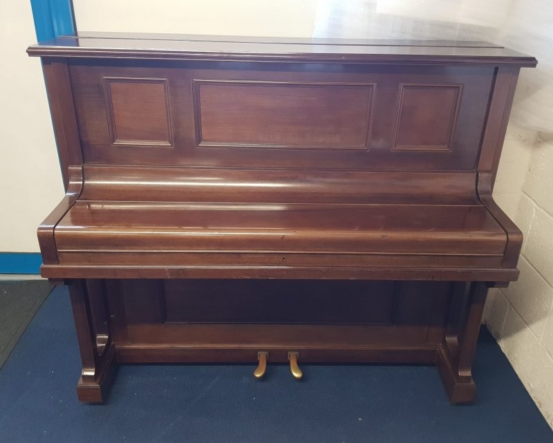 Feurich 125 upright Piano in mahogany – Gallery image – Roberts Pianos Oxford