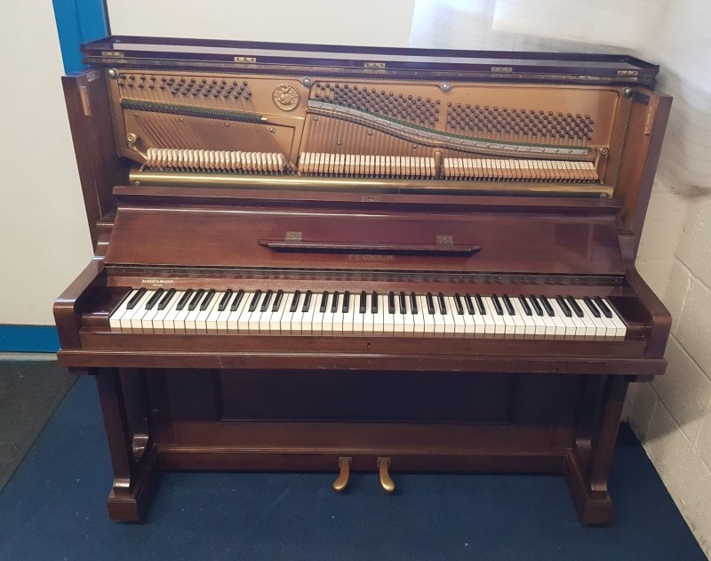 Feurich 125 upright Piano in mahogany – Gallery image – Roberts Pianos Oxford