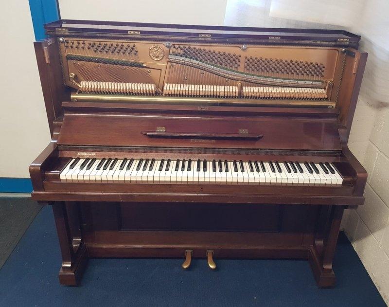 Feurich 125 upright Piano in mahogany – Gallery image – Roberts Pianos Oxford
