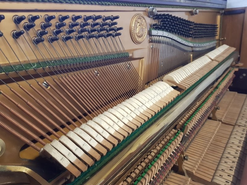 Feurich 125 upright Piano in mahogany – Gallery image – Roberts Pianos Oxford