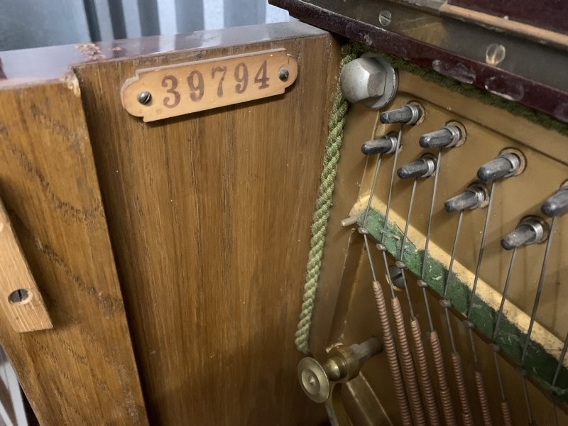 Feurich 125 upright Piano in mahogany – Gallery image – Roberts Pianos Oxford