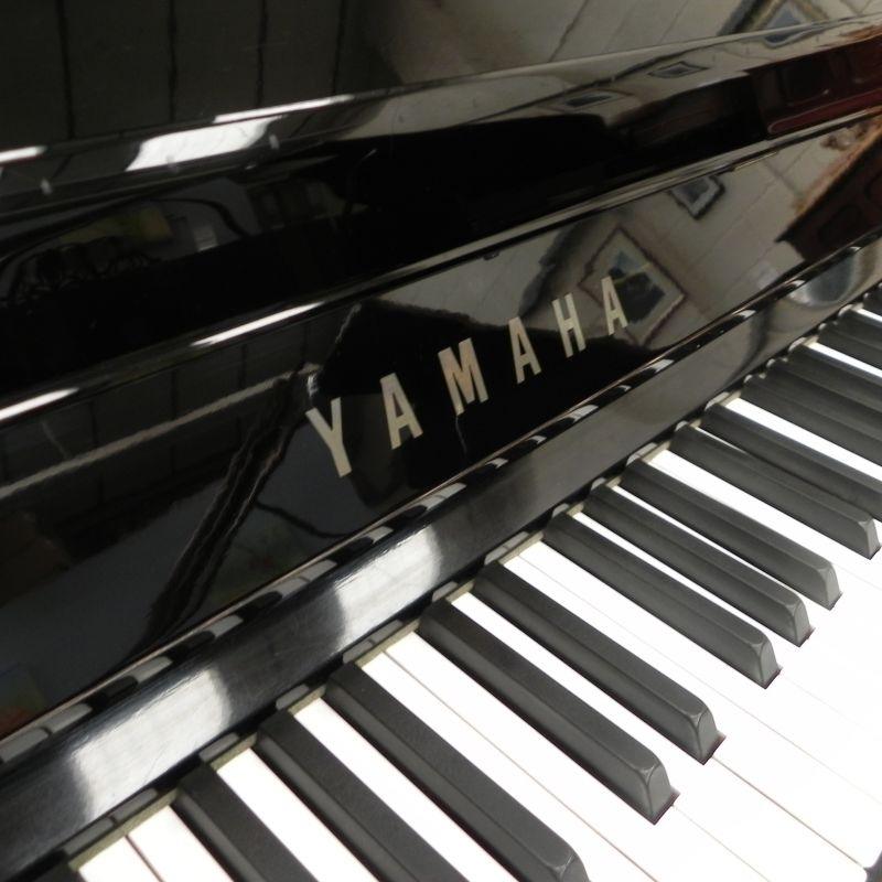 Yamaha U1H upright Piano in black – Gallery image – Roberts Pianos Oxford