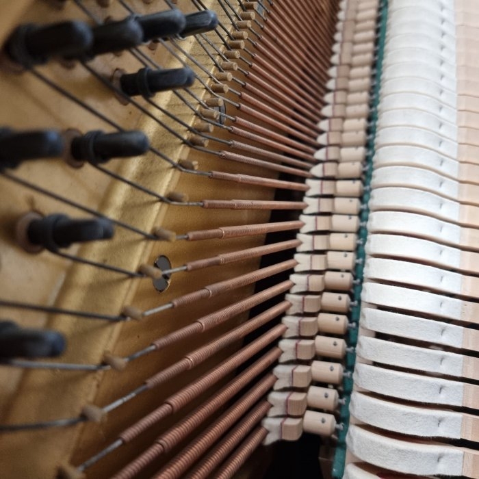 Welmar upright Piano in mahogany – Gallery image – Roberts Pianos Oxford