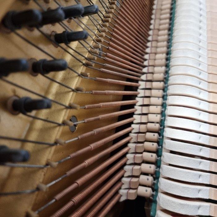 Welmar upright Piano in mahogany – Gallery image – Roberts Pianos Oxford