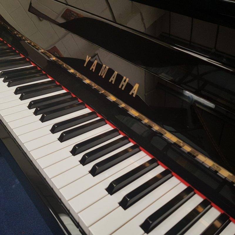 Yamaha C110A upright Piano in Bright black – Gallery image – Roberts Pianos Oxford