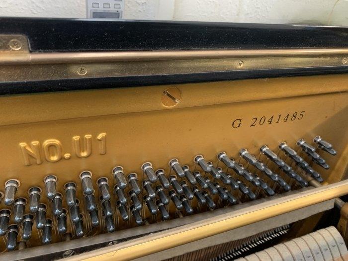 Yamaha U1G upright Piano in Bright black – Gallery image – Roberts Pianos Oxford
