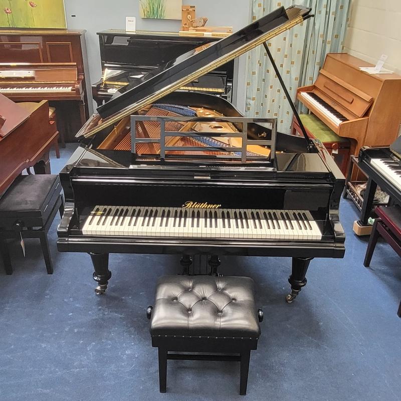 Bluthner VII grand Piano in bright black – Gallery image – Roberts Pianos Oxford