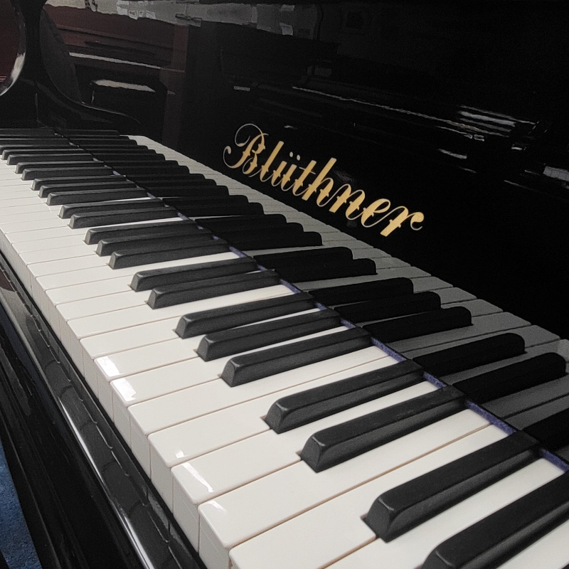 Bluthner VII grand Piano in bright black – Gallery image – Roberts Pianos Oxford