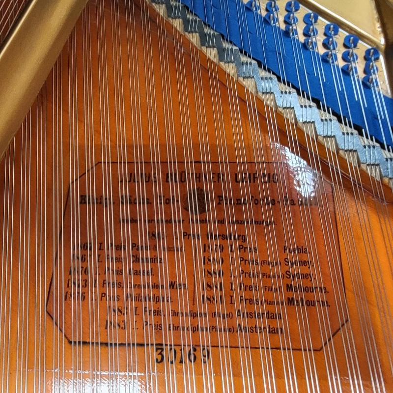 Bluthner VII grand Piano in bright black – Gallery image – Roberts Pianos Oxford