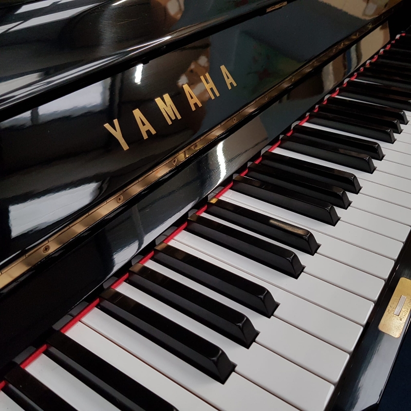 Yamaha U3H upright Piano in black polyester – Gallery image – Roberts Pianos Oxford