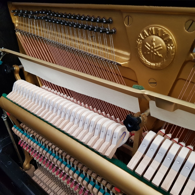 Yamaha U3H upright Piano in black polyester – Gallery image – Roberts Pianos Oxford