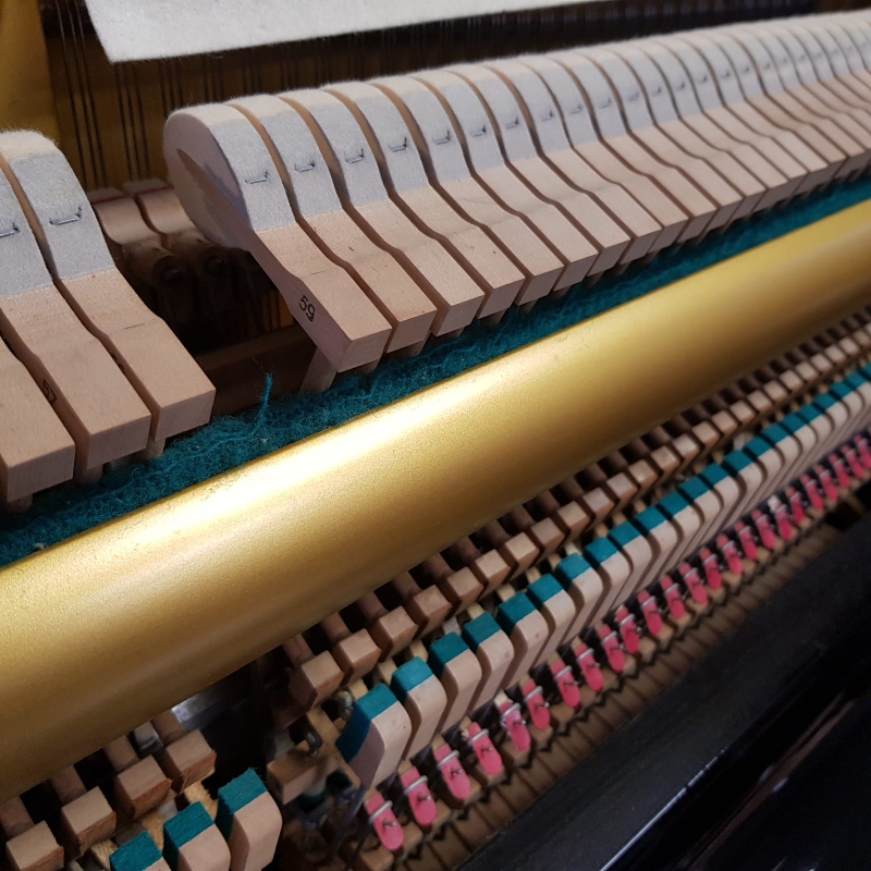 Yamaha U1H