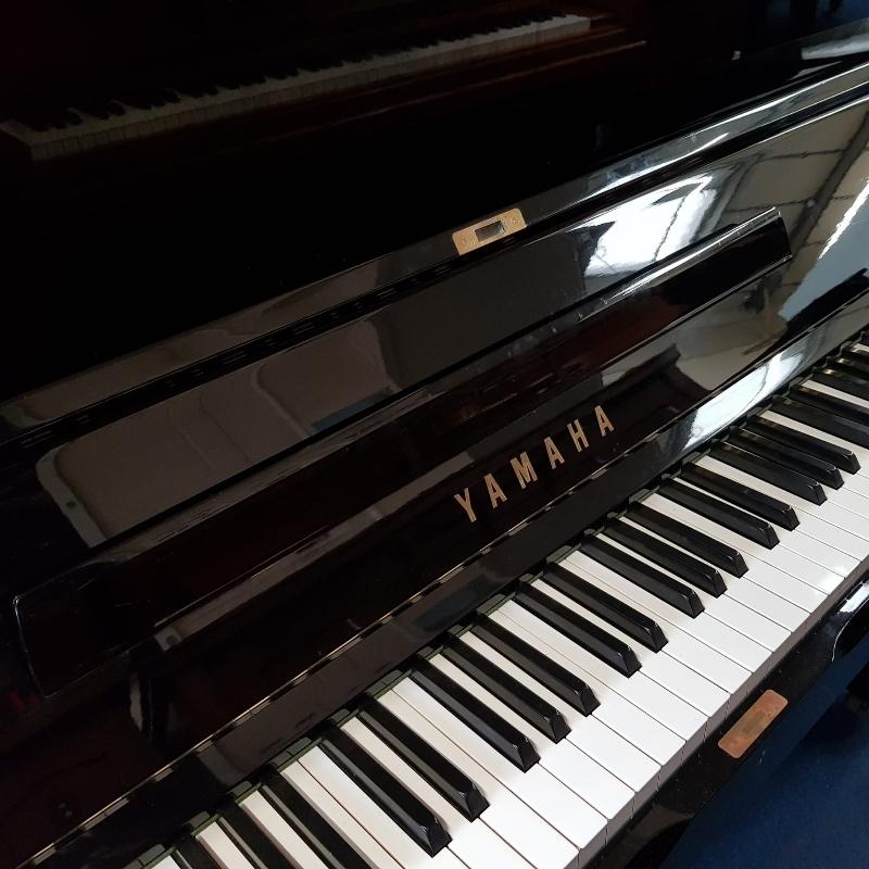 Yamaha U1M upright Piano in Black – Gallery image – Roberts Pianos Oxford